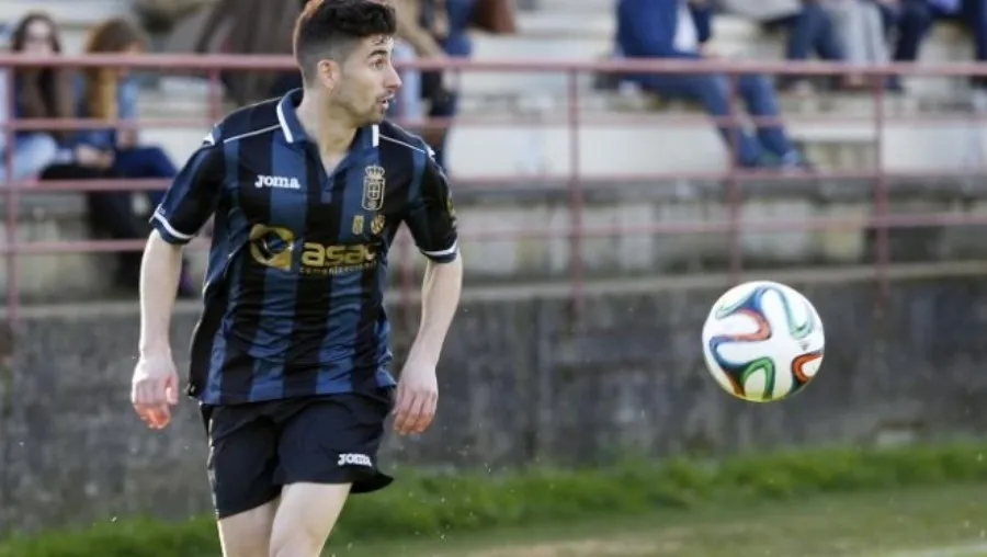 Nacho López en un partido durante su etapa en el Real Oviedo. Foto Real Oviedo