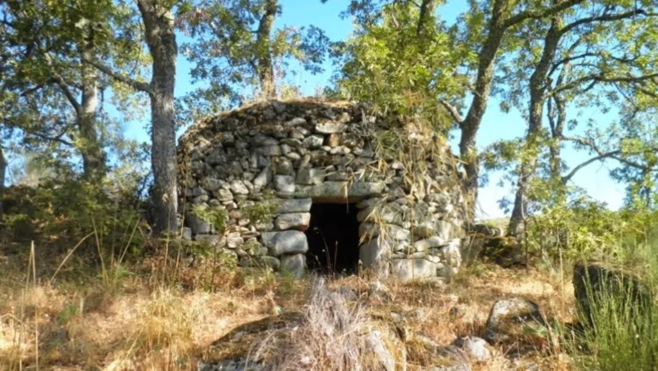 Finca en venta con cabañas antiguas en la provincia de Salamanca. Foto: AldeasAbandonadas