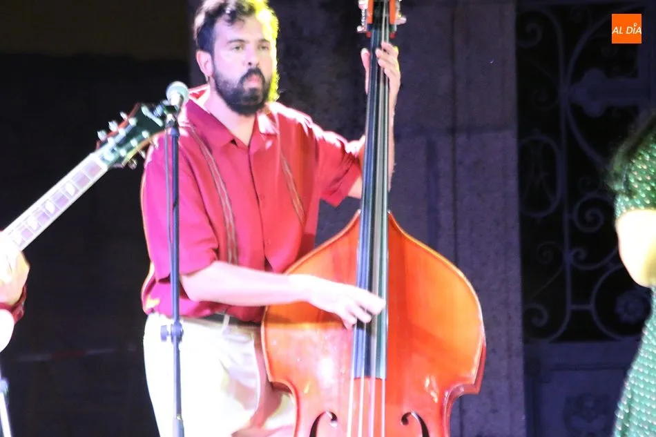 Lulú & The Rockets pone ritmo a la noche de ‘Un verano diferente en Aldeadávila’  