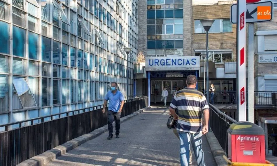 Entrada a Urgencias del Complejo Asistencial Universitario