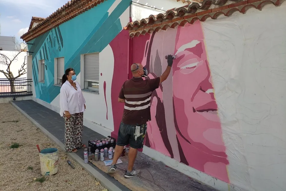 Pintura mural en el Área Joven
