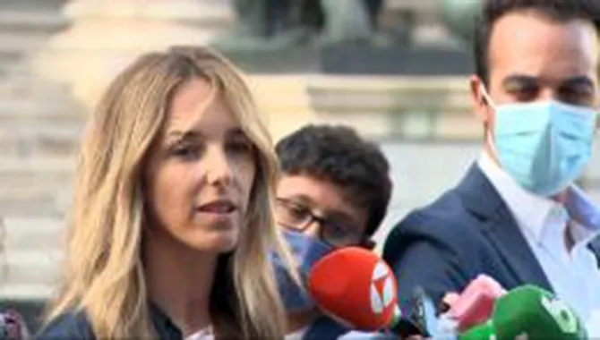 Cayetana Álvarez de Toledo en su comparecencia ante los medios. EP