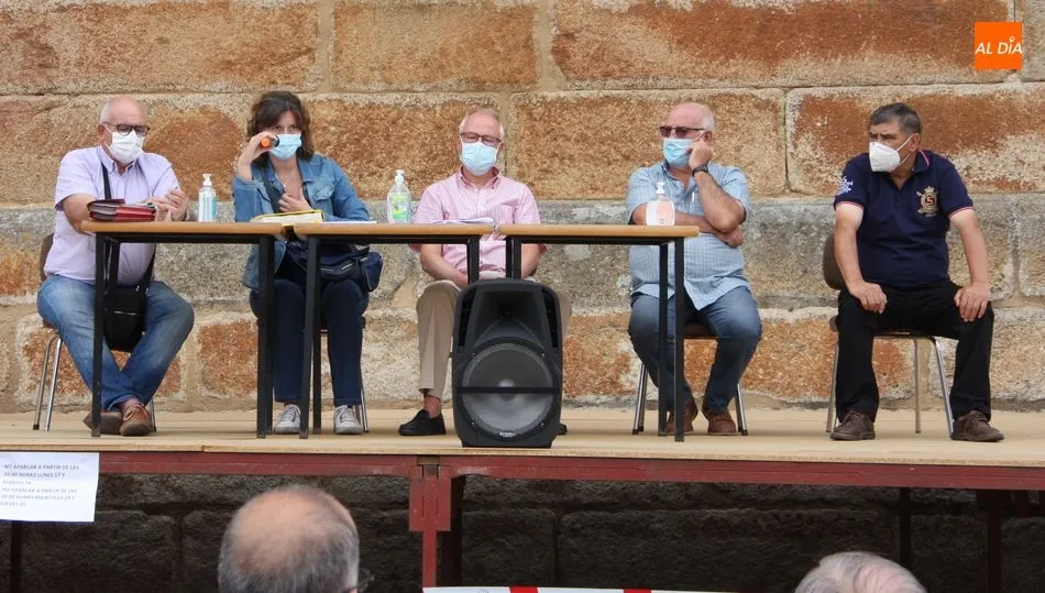 La mesa estaba formada por tres técnicos de la Junta junto con el alcalde, Ventura Jiménez,  y el concejal de Cultura, Benjamín Egido