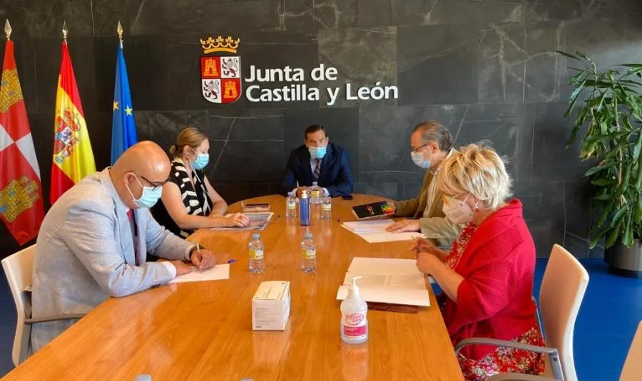 Reunión de la directora general de la Agencia de Protección Civil en Castilla y León, Irene Cortés, en la Delegación Territorial de Salamanca para presentar un nuevo plan de medidas destinado a frenar el impacto de la pandemia de Covid-19