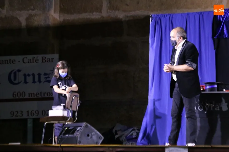 La magia de Joyra llena de ilusión la plazuela de La Capilla en Masueco  