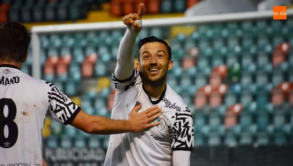 Hugo Díaz en un partido con el Salamanca UDS en el Helmántico