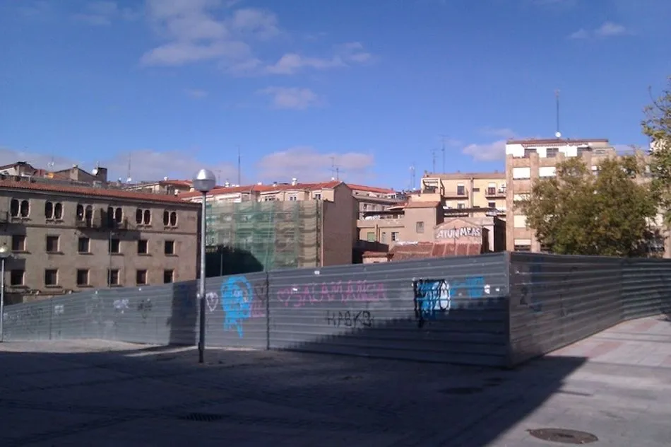 Solar del antiguo teatro Bretón