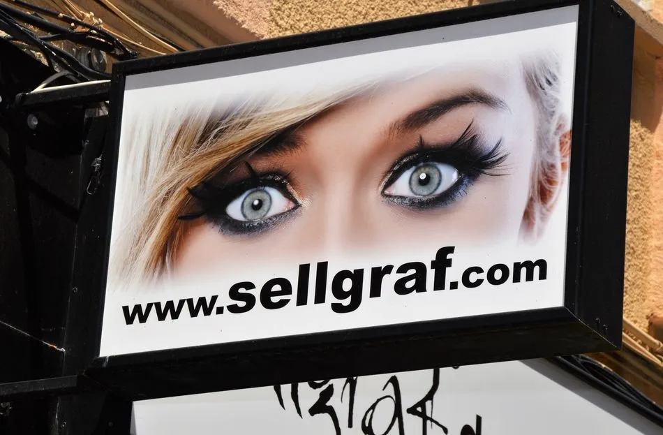 Sellgraf, situados en la calle Joaquín Costa 8 en Salamanca