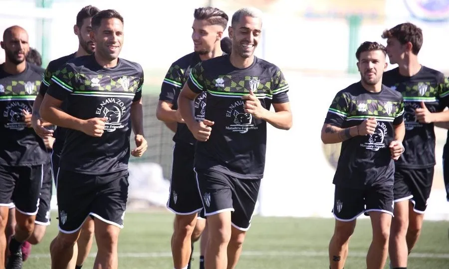 Buen ambiente en el primer entrenamiento de la pretemporada del CD Guijuelo