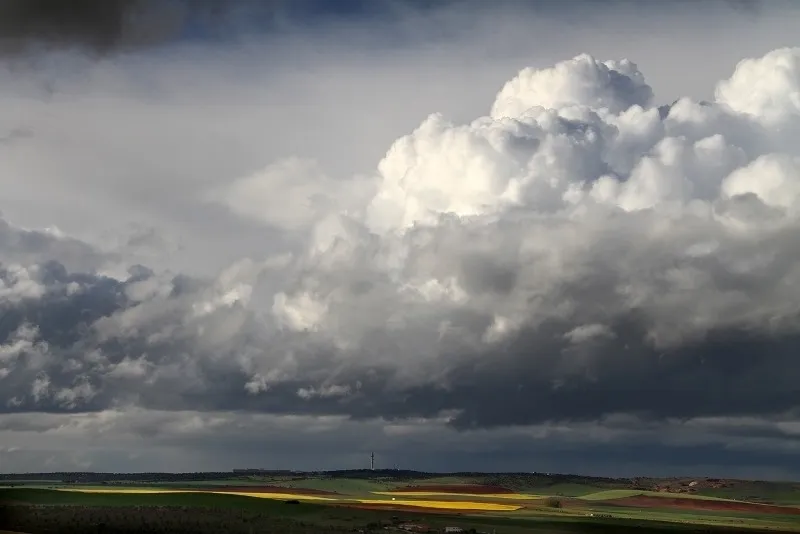 Nubes en la dehesa salmantina - Victorino García Calderón