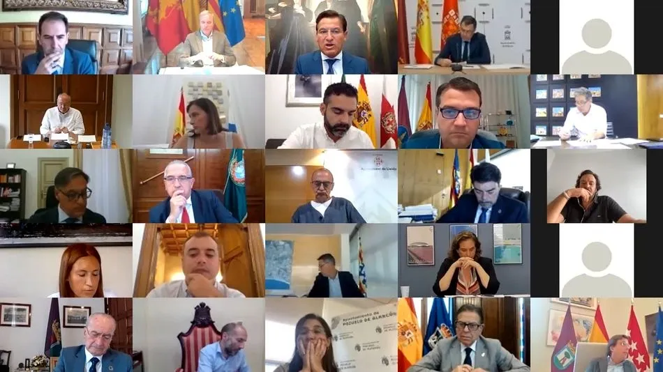 Instante de la videoconferencia de alcaldes contrarios a la medida