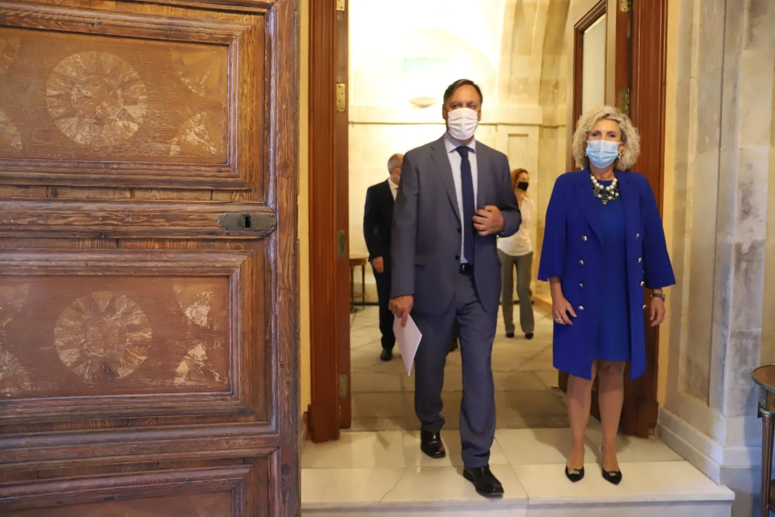 El alcalde de Salamanca, Carlos García Carbayo, junto a la consejera de Sanidad, Verónica Casado. Foto: Lydia González