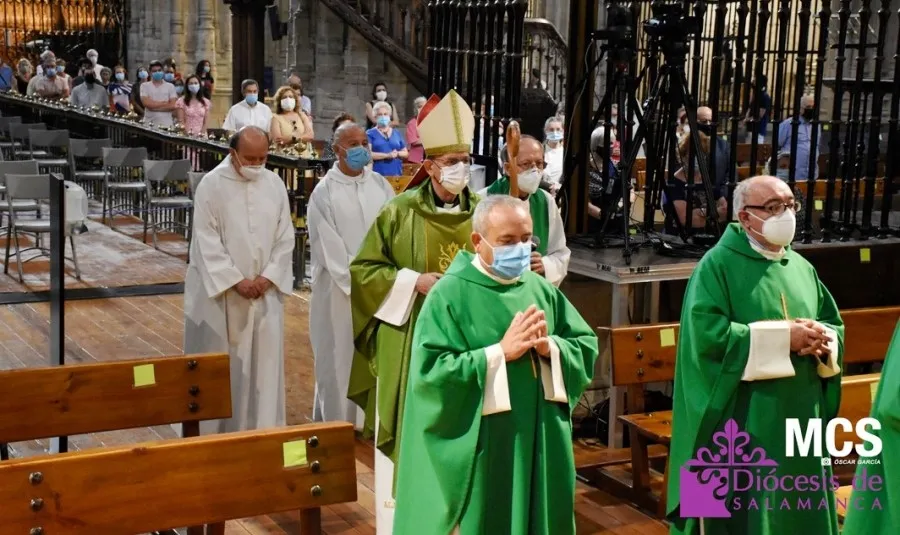 La reducción del aforo ha motivado el incremento de celebraciones religiosas en la Catedral. Foto de Óscar García / Diócesis de Salamanca