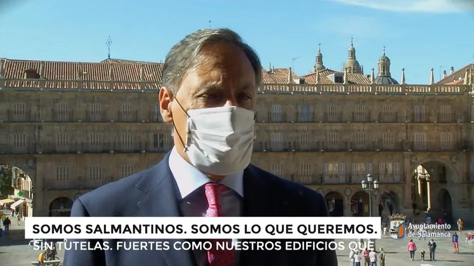 El alcalde Carbayo durante el mensaje a los vecinos de Salamanca