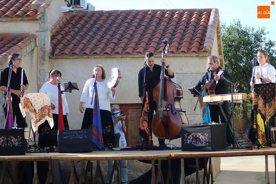 Malajota Folk pone la nota tradicional al día de la Virgen de los Reyes  
