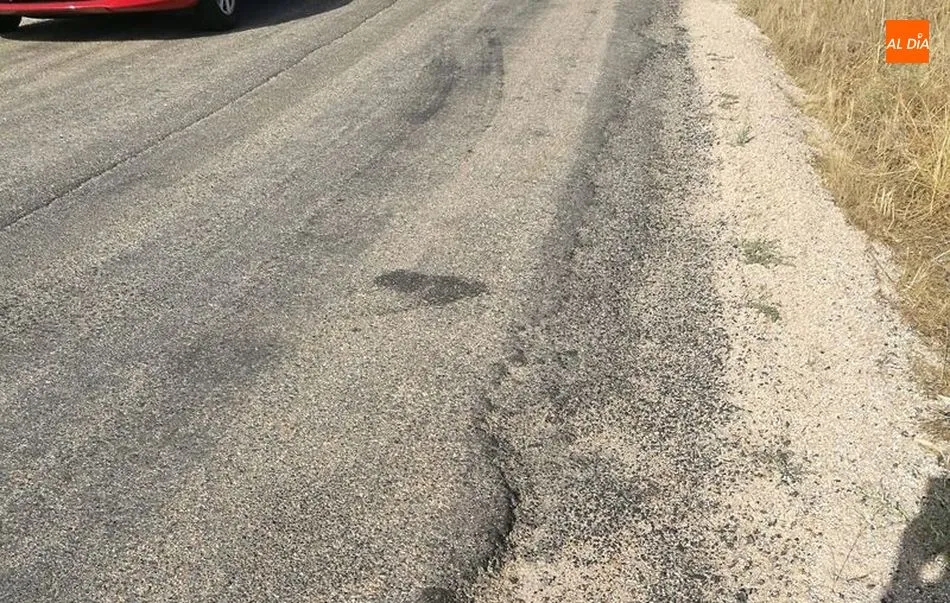 El estado del firme es peor al momento anterior de la reparación en marzo pasado, especailmente en la travesía de Villargordo