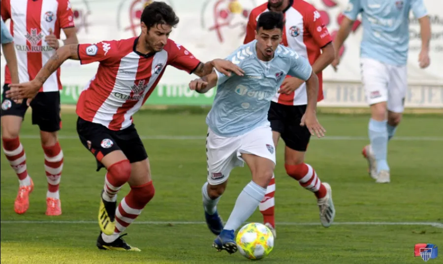 Javi Borrego, en un partido de la campaña anterior con la Segoviana. Foto de la Gimnástica Segoviana