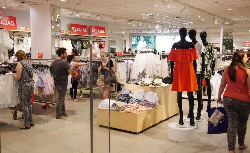 A partir de mañana martes, 15 de septiembre, y hasta el día 30 de este mes comprar en el Centro Comercial El Tormes pueda tener premio