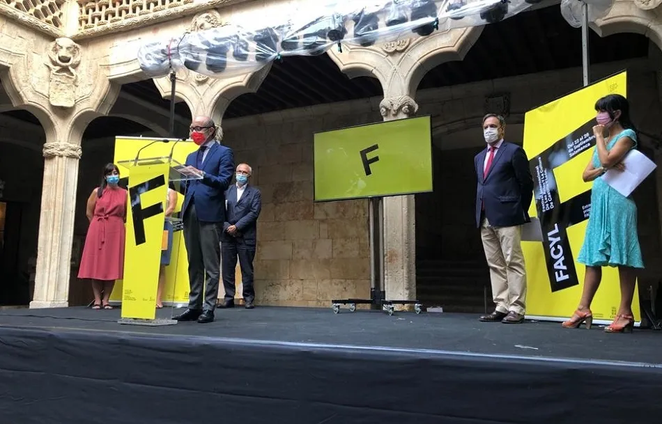 El consejero de Cultura y Turismo, Javier Ortega, y el alcalde de Salamanca, Carlos García, durante la presentación de la programación de FACYL 2020