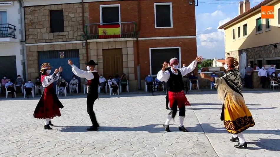 El baile de la bandera centra los actos en honor al Cristo de las Mercedes en Barruecopardo  