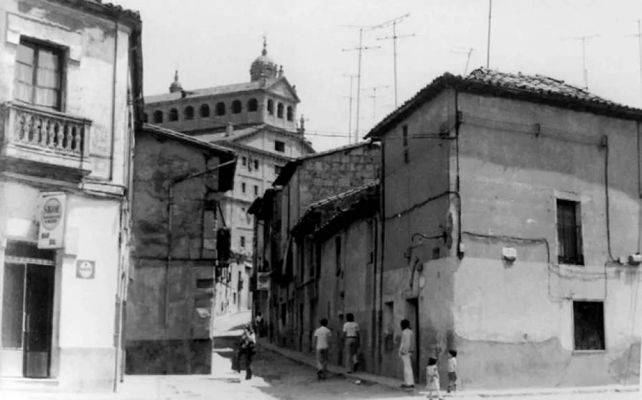 La calle de Cervantes, 104 años de historia