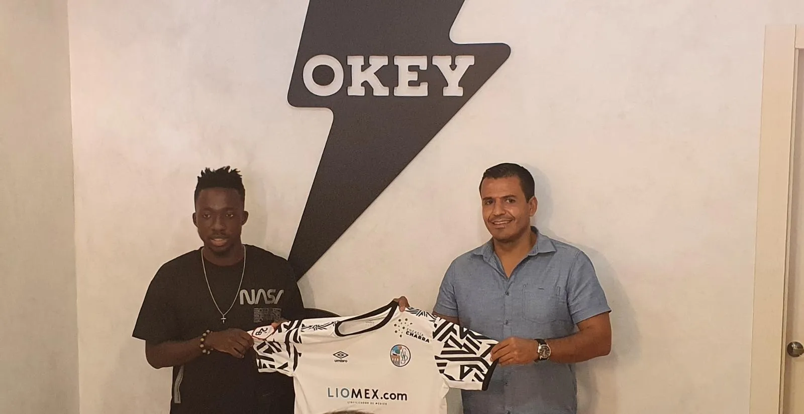 Ohemeng, con Dueñas