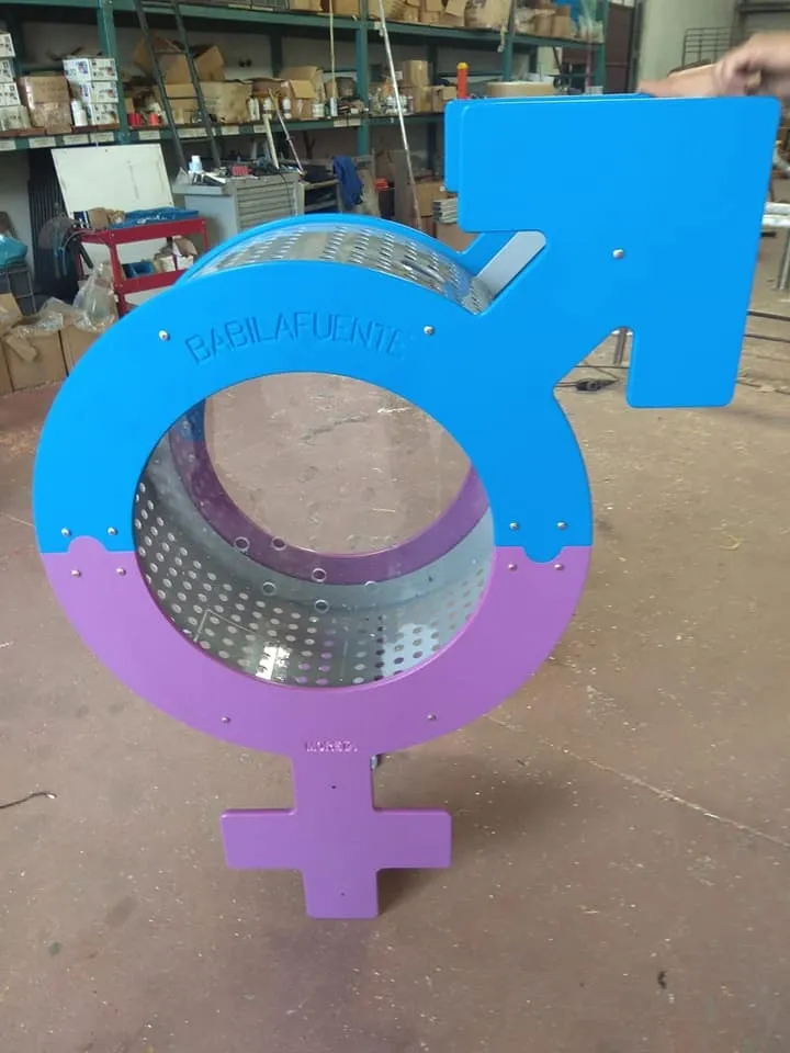 El Ayuntamiento de Babilafuente instala un contenedor para la recogida selectiva de tapones que...