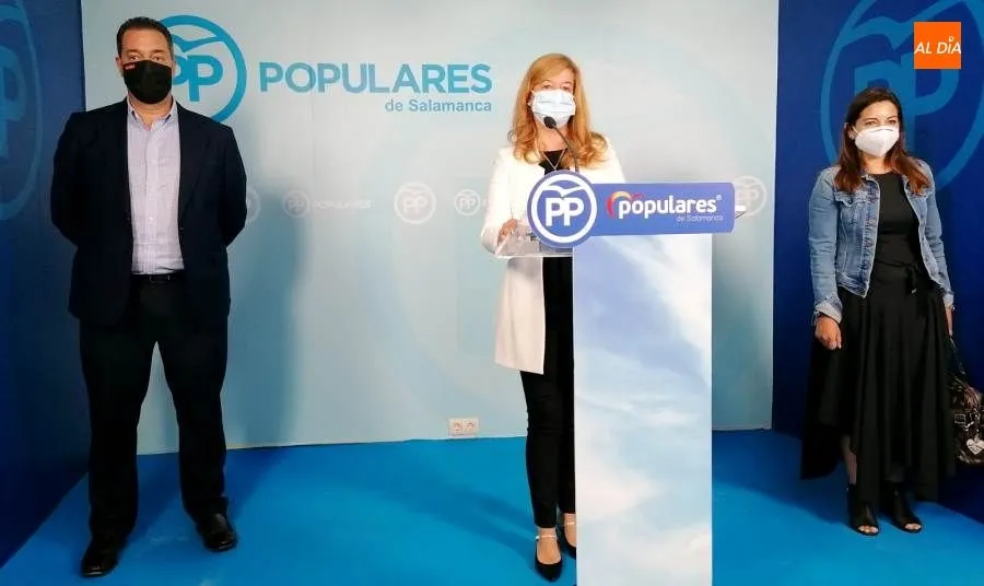 Salvador Cruz, Carmen Sánchez Bellota y Rosa María Esteban, procuradores del PP de Salamanca en las Cortes regionales. Foto de Lydia González
