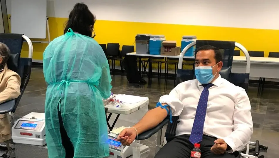 El delegado territorial de la Junta en Salamanca, Eloy Ruiz, dona sangre. FotoDELEGACIÓN TERRITORIAL DE LA JUNTA EN SALAMANCA