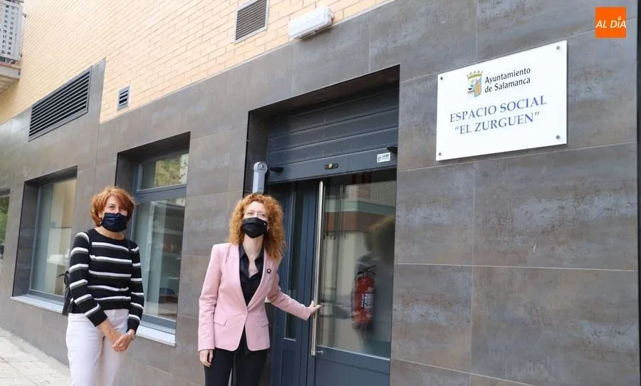 La concejala de Familia e Igualdad de Oportunidades, Ana Suárez, visita a la ludoteca de la plaza Winston Churchill. Foto de Lydia González
