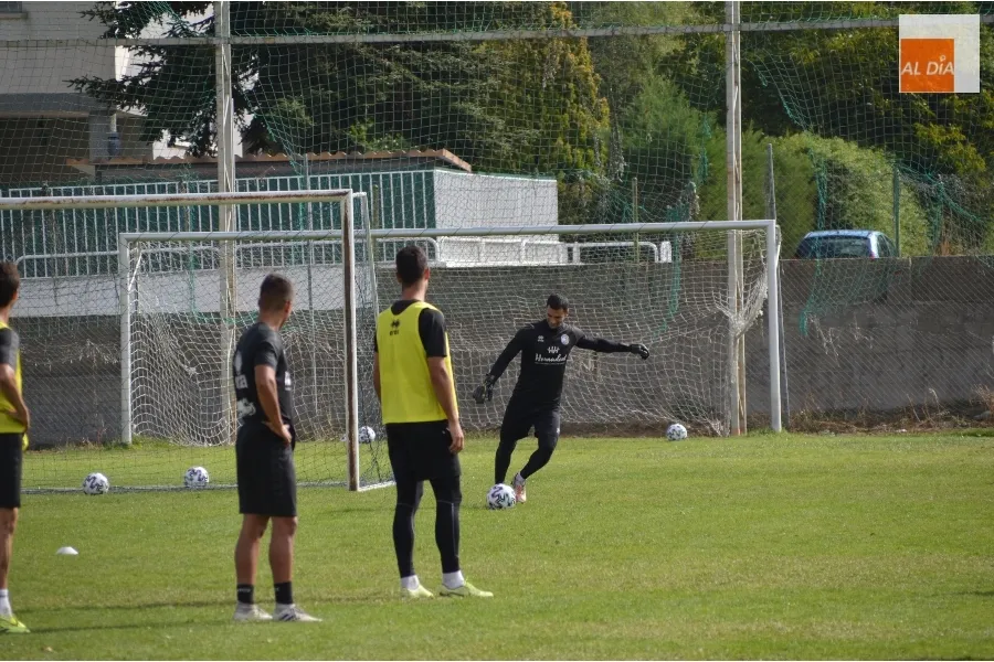 Serna realiza un desplazamiento en largo, en un entreno