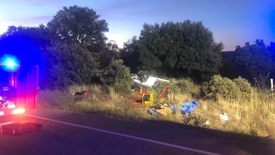 Estado en el que ha quedado el vehículo tras salirse de la vía en la carretera SA-300, a la altura de Juzbado