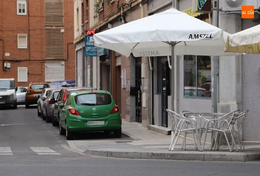 Muchas de las aceras del barrio de Garrido son estrechas, debido a la urbanización realizada a mediados del XX. Foto de Lydia González