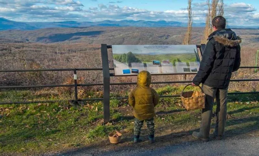 Uno de los paneles de este sendero micológico, ideal para un paseo en este otoño. Foto Diputación de Salamanca