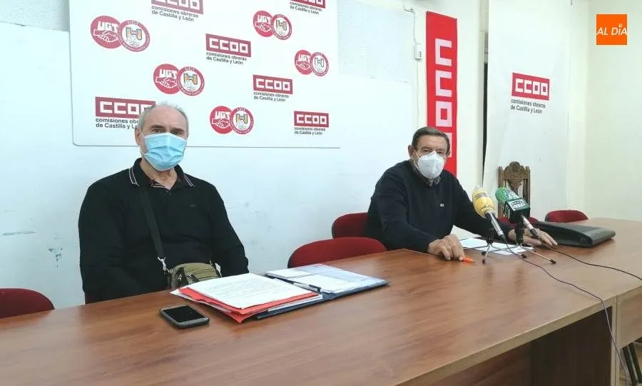 Tomás Martín García, secretario General de Pensionistas de CC.OO en Salamanca, y Luciano Ramón Arcos, responsable Pensionistas de UGT. Foto de Lydia González