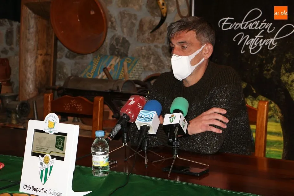 Jacobo Montes, entrenador del CD Guijuelo - Kiko Robles