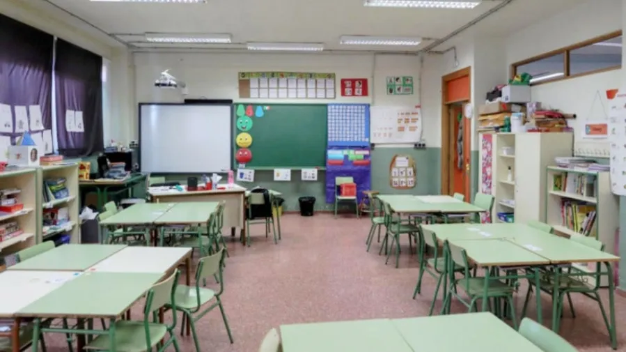 La Junta de Castilla y León recuerda a los padres de los niños que estén pendientes de resultados de PCR que no los lleven a su centro educativo hasta que no termine el periodo de cuarentena. Foto EP