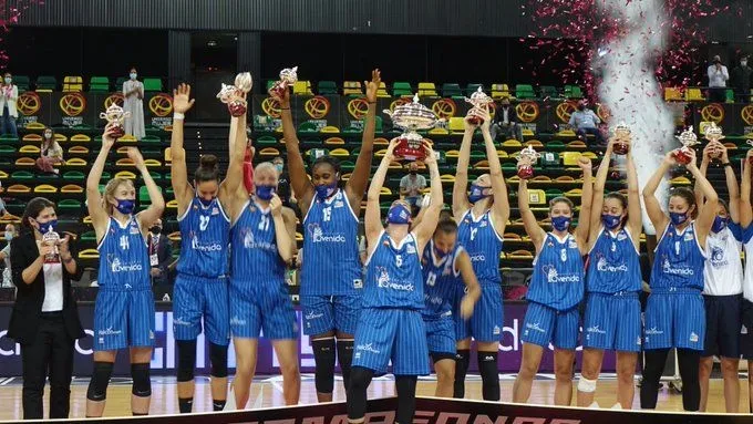 Avenida levanta la Supercopa, en Bilbao