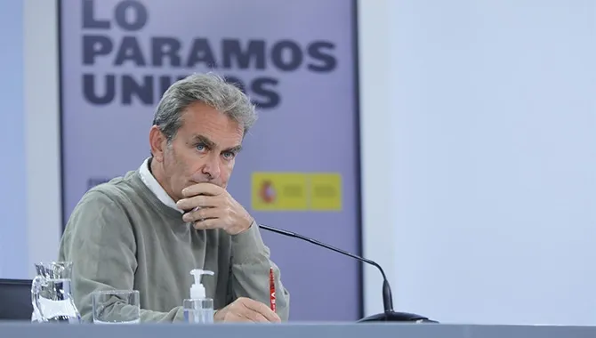 El director del Centro de Coordinación de Alertas y Emergencias Sanitarias -CCAES- Fernando Simón, comparece en rueda de prensa telemática. EP