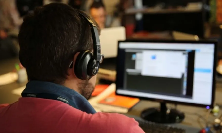 El paro registrado baja en todos los sectores productivos