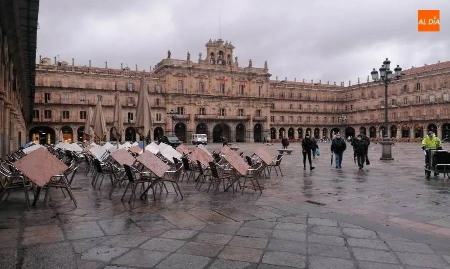 Aspecto de la Plaza Mayor tras las precipitaciones de esta mañana. Foto de Lydia González