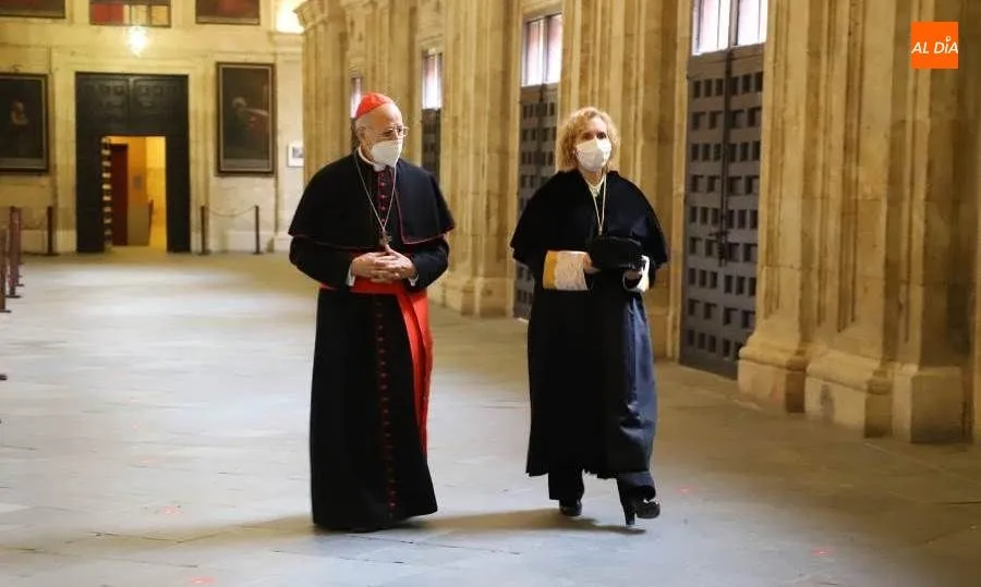 La rectora de la Universidad Pontificia de Salamanca (UPSA), Mirian Cortés Diéguez, junto al cardenal Ricardo Blázquez Pérez, arzobispo de Valladolid. Foto de Lydia González