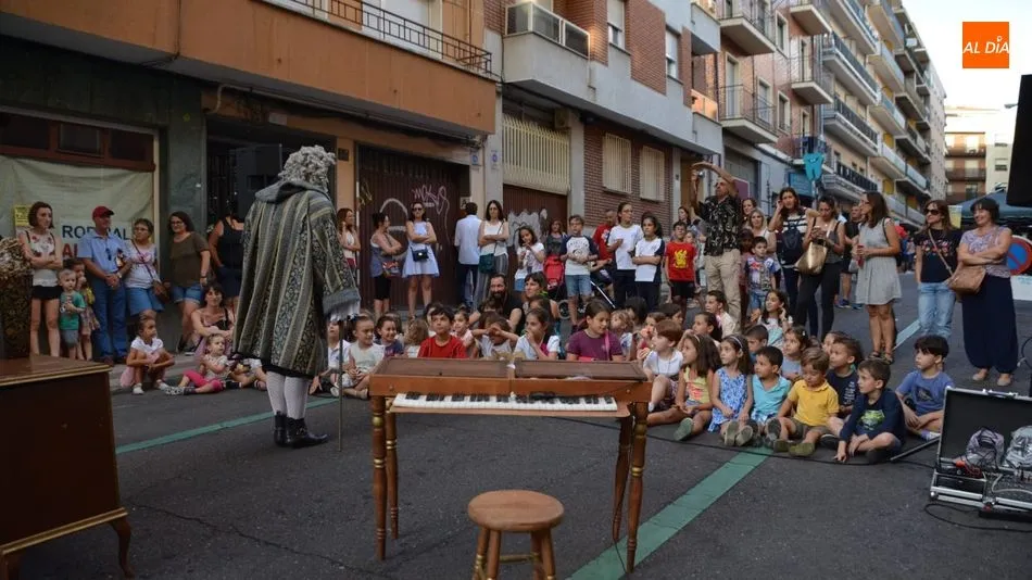 Una actuación de teatro de calle - Archivo