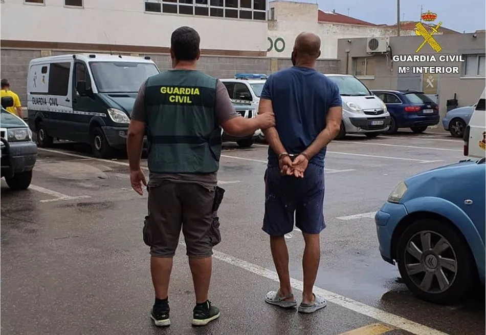Detenido en Torrevieja - GUARDIA CIVIL