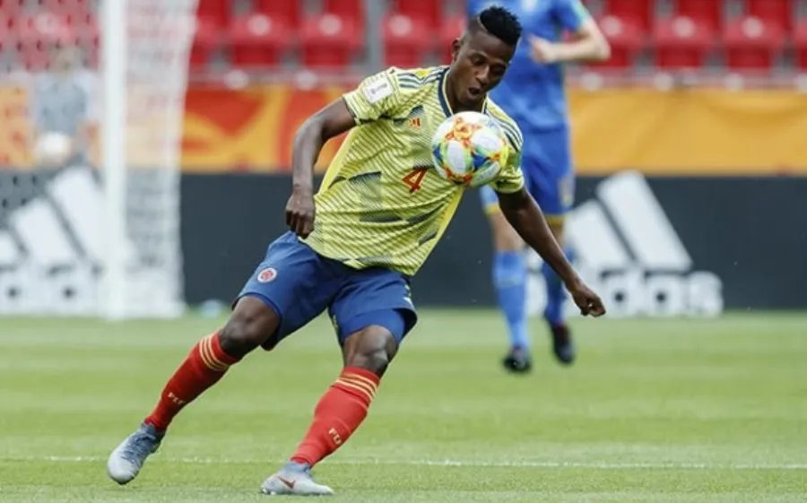 Anderson Arroyo en un partido con la selección colombiana sub 20. Foto de gol.caracoltv