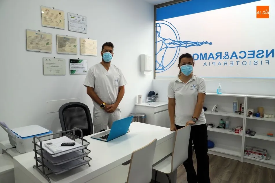 El equipo formado por Daniel Ramos y Beatriz García Fonseca trabaja continuamente para buscar la mejor solución al problema del paciente