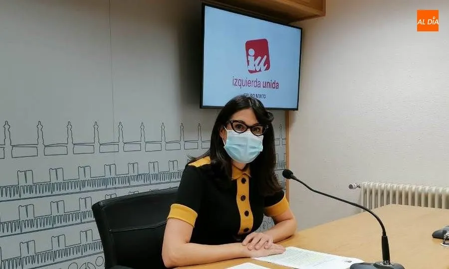 Rueda de prensa de Virginia Carrera, concejala de Izquierda Unida en el Ayuntamiento de Salamanca. Foto de Lydia González