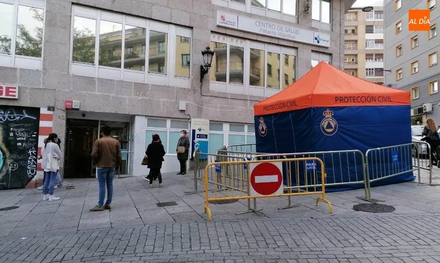 Carpa de Protección Civil junto al centro de Salud Filiberto Villalobos, en la Ronda de Sancti Spíritus. Foto de Lydia González