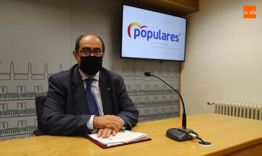 Rueda de prensa del portavoz del Grupo Popular en el Ayuntamiento de Salamanca, Fernando Rodríguez. Foto de Lydia González