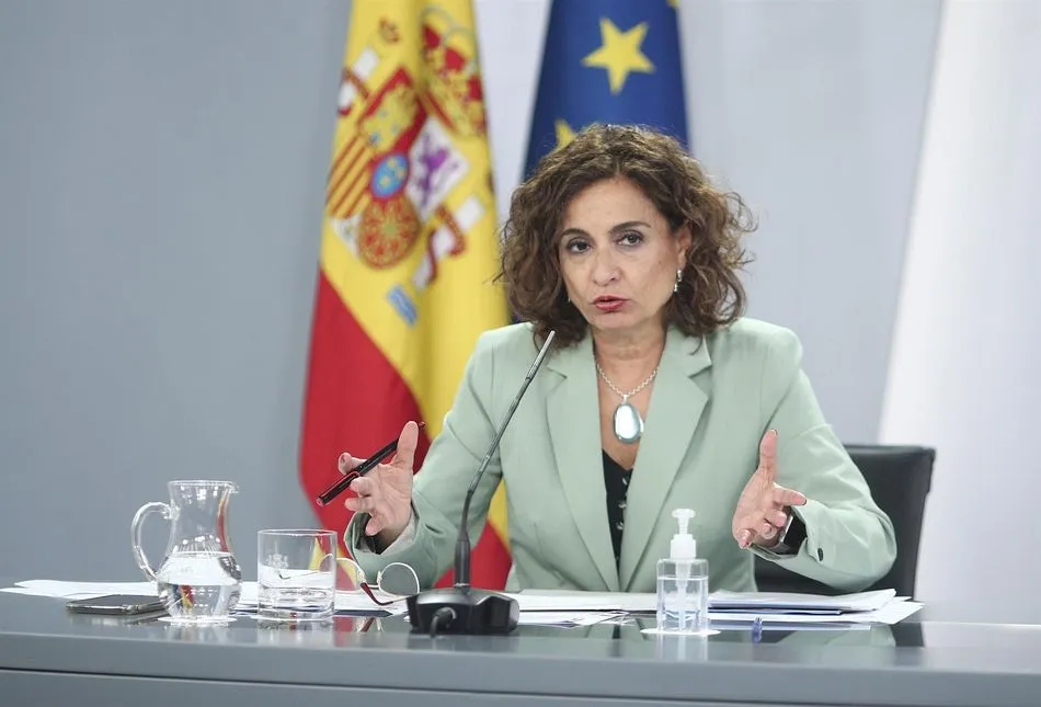 La ministra portavoz y de Hacienda, María Jesús Montero, comparece en rueda de prensa posterior al Consejo de Ministros en Moncloa, en Madrid (España), a 6 de octubre de 2020. - EUROPA PRESS/E. Parra. POOL - Europa Press